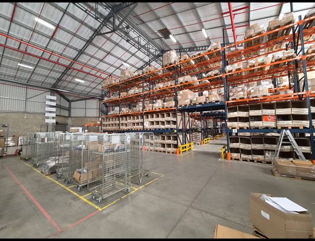 3,500M² WAREHOUSE TO LET IN LONGLAKE